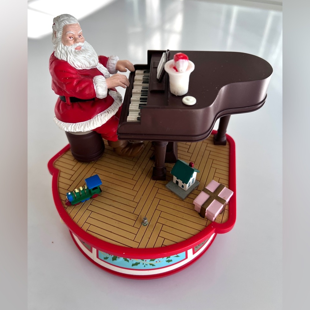 Vintage Matrix Santa Piano Playing Animated Music box 1995 works